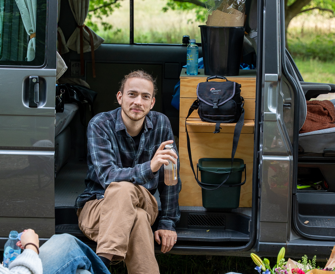 Behind the scenes: Efterårs videoshoot med FLOWR på Moesgaard Strand