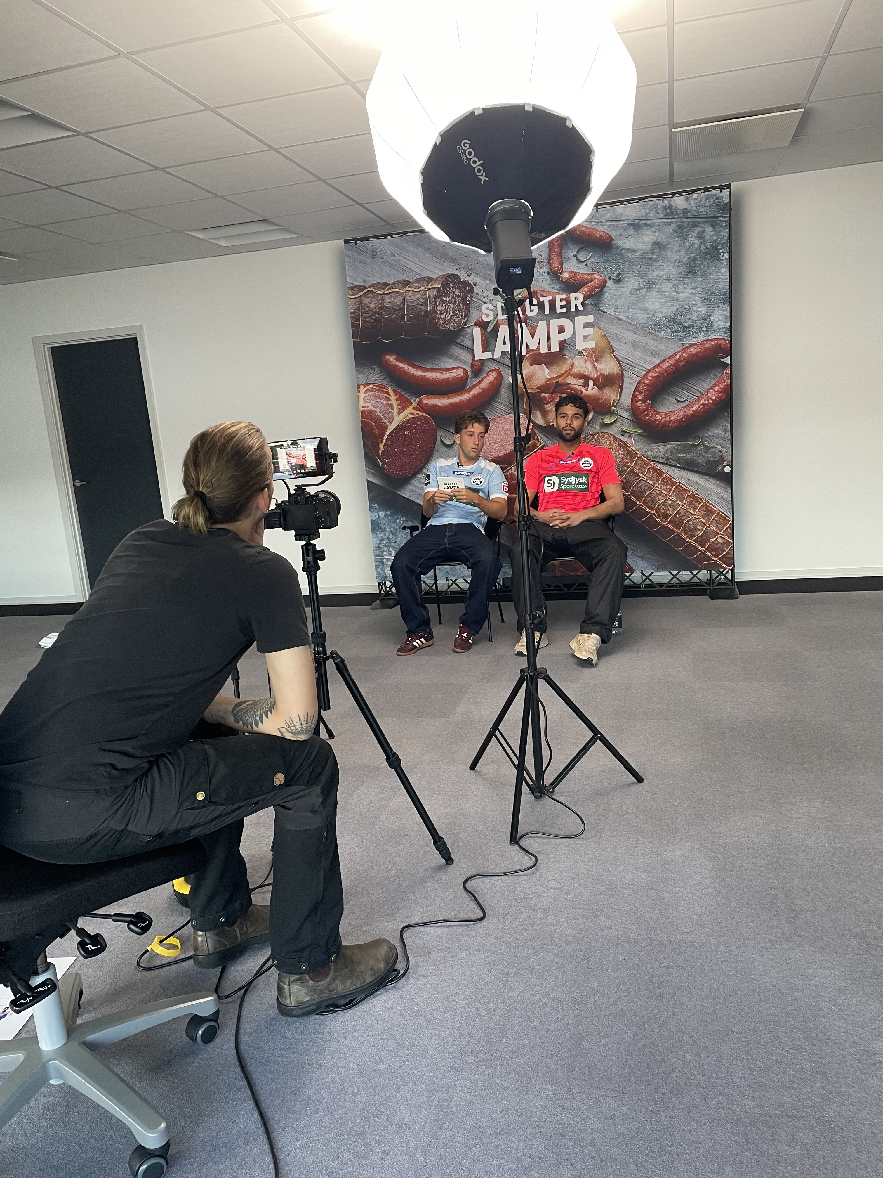 Behind the scenes: Et spændende videoshoot med Slagter Lampe og Sønderjyske Fodbold