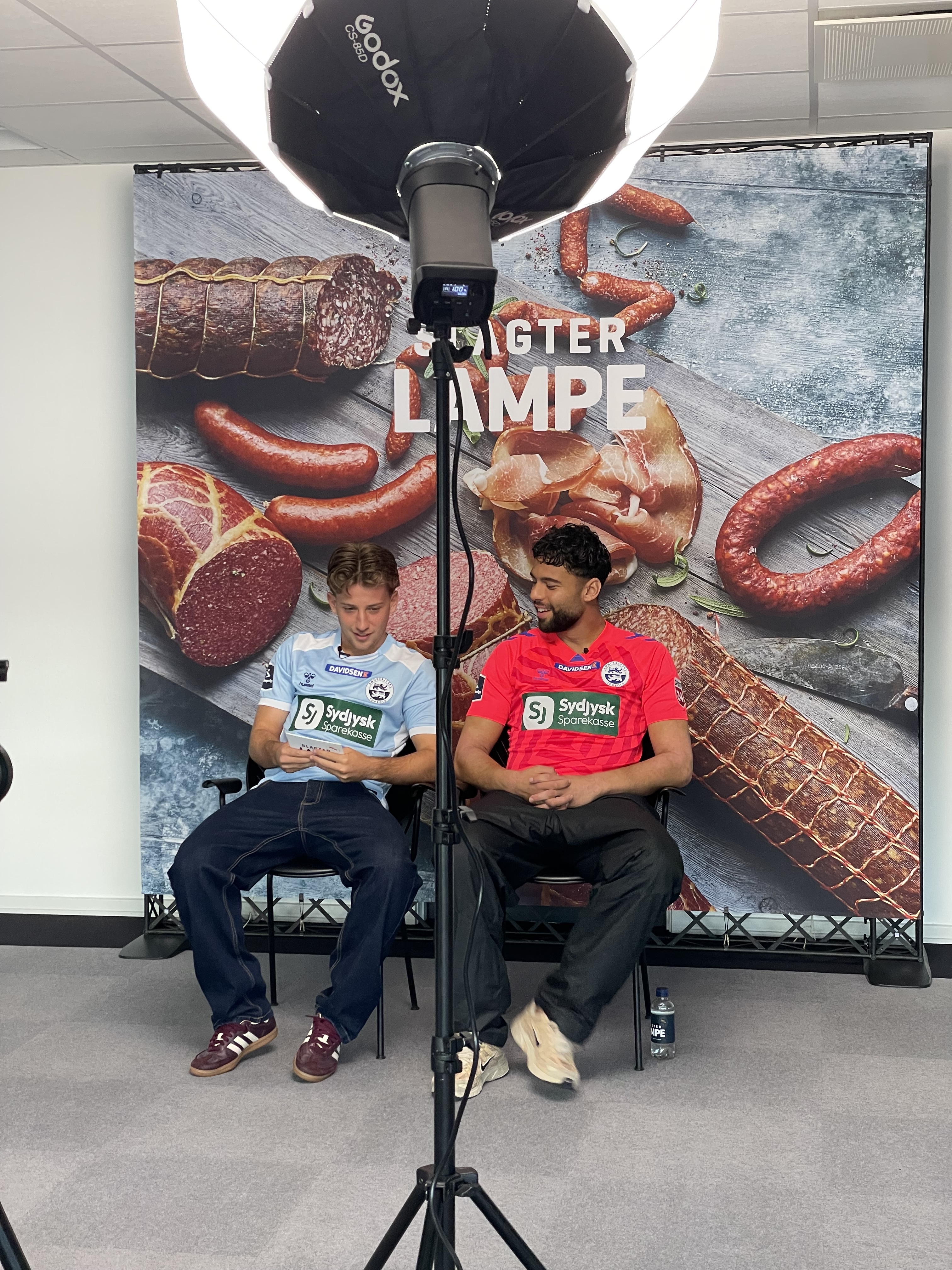 Behind the scenes: Et spændende videoshoot med Slagter Lampe og Sønderjyske Fodbold